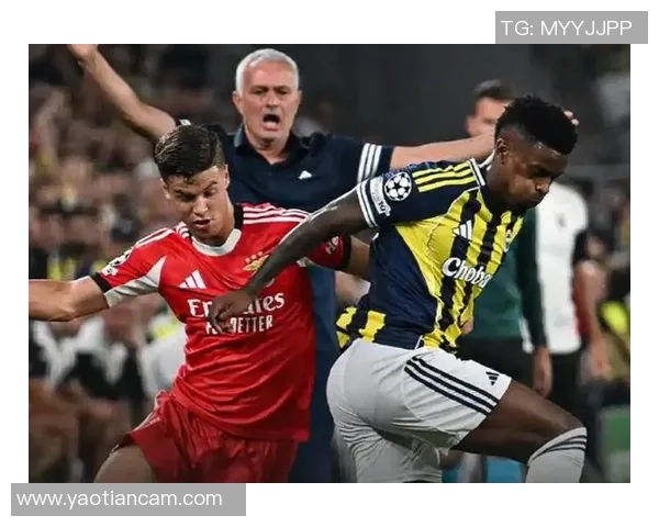 英超激战AC米兰大胜本菲卡乌龙球引发争议判罚全场沸腾