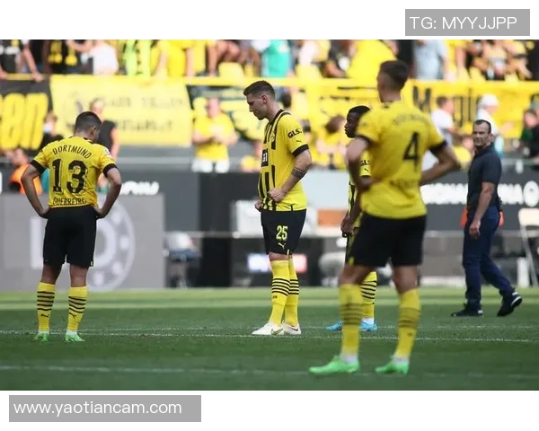 德甲激战：本菲卡惊险逆转多特蒙德红牌事件引发全场热议