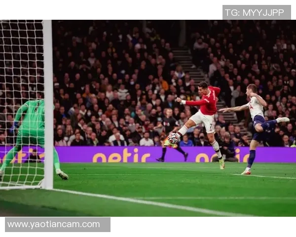 英超惊现冷门巴萨3-0曼联全场沸腾瞬间回顾